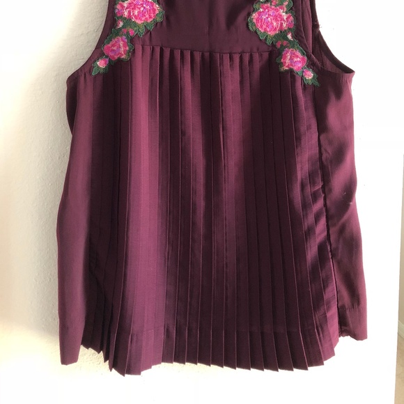 ⭐️MOVING 8/24⭐️ American Eagle Embroidered Tank - Picture 2 of 7